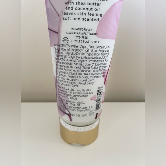 Victoria's Secret Pomegranate & Lotus 24-hour Moisturize Hydrating Body Lotion - Picture 9 of 11